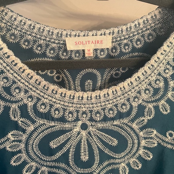 Solitaire Embroidered Blouse size M - Picture 2 of 3